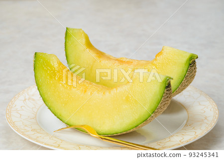 Sweet and delicious muskmelons Beautifully meshed melons are used as gifts 93245341