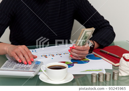 Girl with money at the table Girl with money at the table 93245965