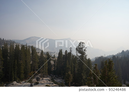 優勝美地國家公園 Tioga 路 Olmsted Point Haze 風景 93246486