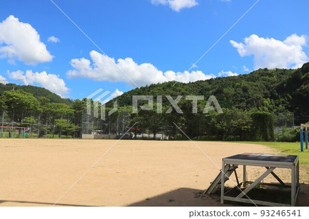 Shooting the school playground 93246541