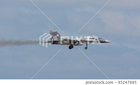 波蘭空軍 MiG-29 演示隊著陸方法 波蘭空軍 MiG-29 演示隊著陸方法 93247885