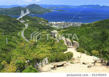 [Hiroshima Prefecture] Innoshima Bridge seen from Mt. Shirataki (Onomichi Innoshima Gohyaku Rakan) 93248044
