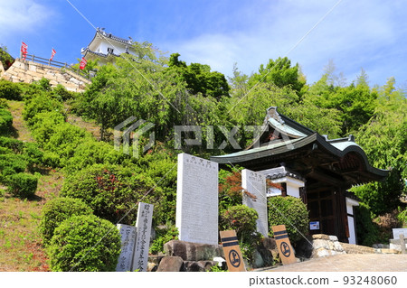 [Hiroshima Prefecture] Innoshima Suigun Castle in sunny weather 93248060