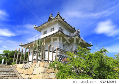 [Hiroshima Prefecture] Innoshima Suigun Castle in sunny weather 93248064