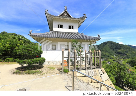 [Hiroshima Prefecture] Innoshima Suigun Castle in sunny weather 93248074