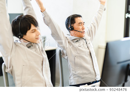 業務場景,休息,操作員,工作服 業務場景,休息,操作員,工作服 93248476