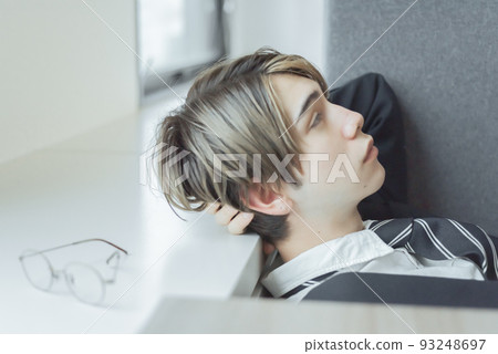 半人打盹 93248697