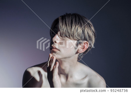 half-blond man 93248736
