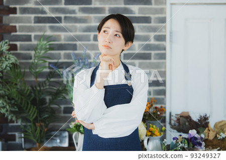 圍裙的女人 93249327