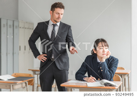 一個昏昏欲睡的高中生和一個謹慎的老師 93249495