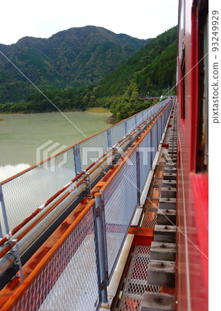 Rainbow Bridge at Okuoi Kojo Station (above the bridge) 93249929