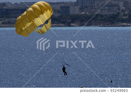 Parachut with speedboat people having fun on the sea 93249983