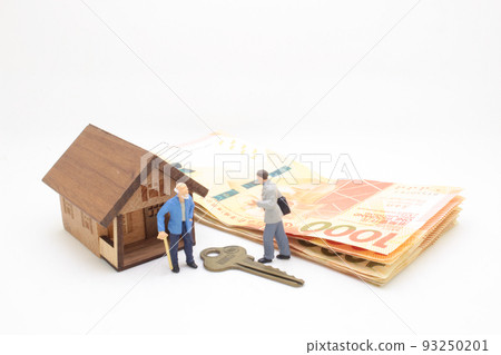 an reverse mortgage, the old man figure with agent 93250201