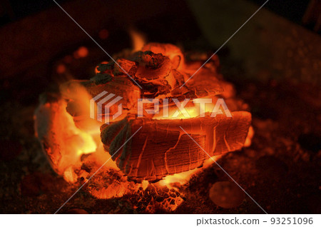 Fire of charcoal fire 93251096