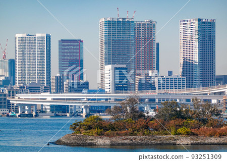 從台場橫跨東京灣的彩虹橋 93251309