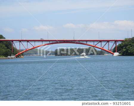 橫跨熊本縣天草美麗大海的天草五橋5號橋（松島橋） 93251601