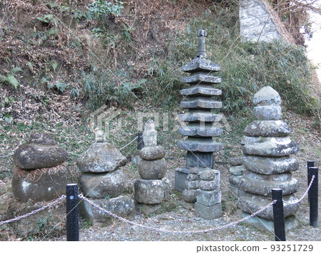 Den Uesugi Norikata Tomb on Gokurakuji slope in Kamakura city Den Uesugi Norikata Tomb on Gokurakuji slope in Kamakura city 93251729