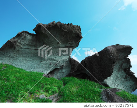 夏季的石垣島 神靈降臨的聖地岡崎岩 夏季的石垣島 神靈降臨的聖地岡崎岩 93257571