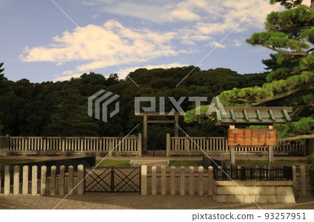 The world's three largest tombsDaisenryo Kofun Emperor Nintoku The world's three largest tombsDaisenryo Kofun Emperor Nintoku 93257951