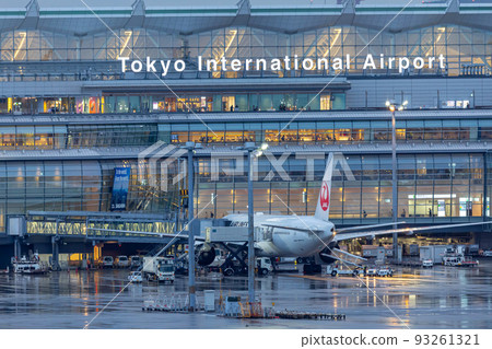 雨中羽田機場/夜景 93261321