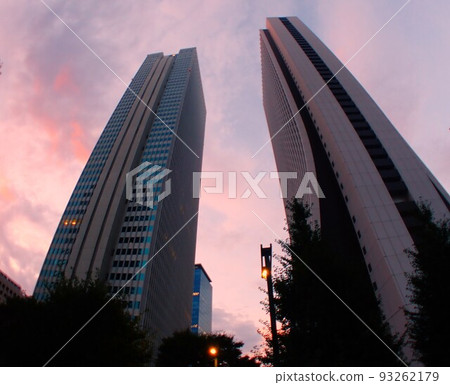 Buildings in the business district at dusk (5) Buildings in the business district at dusk (5) 93262179