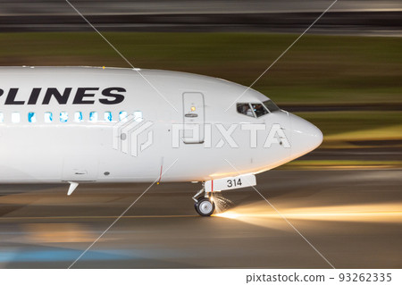 Airplane arriving at Haneda Airport Japan Airlines Boeing 737 Airplane arriving at Haneda Airport Japan Airlines Boeing 737 93262335