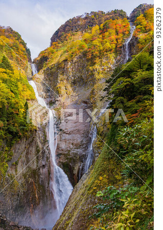 秋天的富山、紅葉的正名溪谷、日本第一高的正名瀑布、幻影般的阪木瀑布 秋天的富山、紅葉的正名溪谷、日本第一高的正名瀑布、幻影般的阪木瀑布 93262379