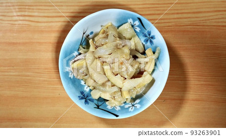 Pork, king oyster mushrooms, bamboo shoots and onions stir-fried with egg 93263901