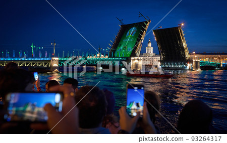 Russia, St. Petersburg, people who came to see the bridges being built shoot what is happening on their mobile phones Russia, St. Petersburg, people who came to see the bridges being built shoot what is happening on their mobile phones 93264317