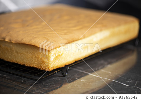 One-quarter size undecorated sponge cake slab One-quarter size undecorated sponge cake slab 93265542