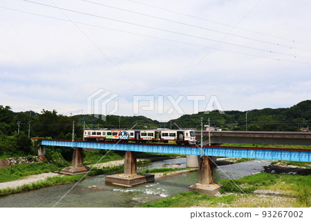 上信電鐵列車穿越神樂川 93267002