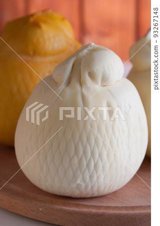 italian cheesse caciocavallo 93267148