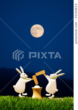 Moon and rabbit mochi pounding 93268614