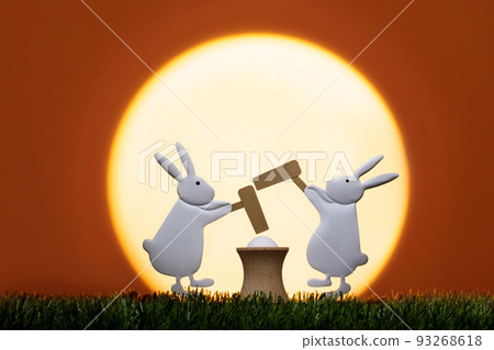 Moon and rabbit mochi pounding Moon and rabbit mochi pounding 93268618