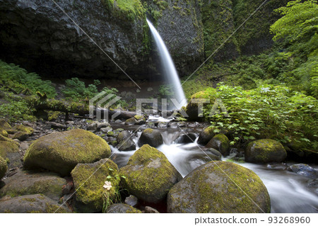 Beautiful waterfalls and valleys 93268960