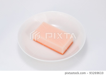 sponge and plate sponge and plate 93269610