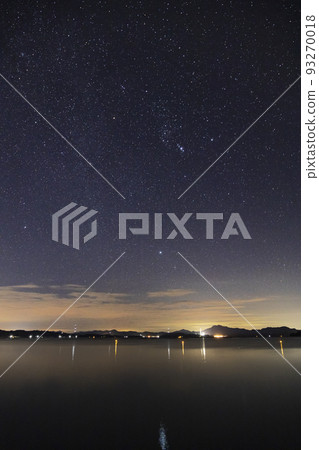 瀨戶內上升的獵戶座冬季星空 93270018