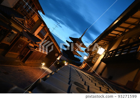 Kyoto Hokanji five-storied pagoda_2 93271599