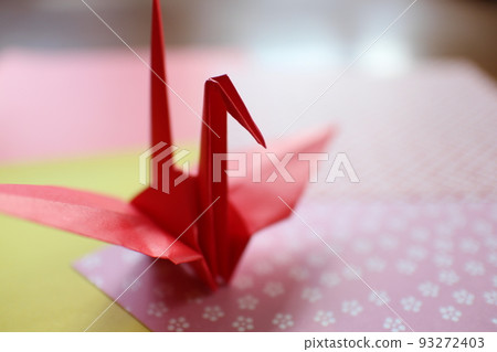 Single paper crane 93272403