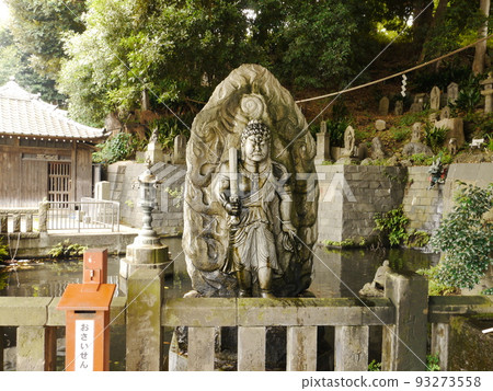 龍泉寺(俗稱目黑不動尊) 水掛不動明王(東京57名泉) 龍泉寺(俗稱目黑不動尊) 水掛不動明王(東京57名泉) 93273558