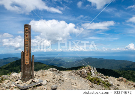Climbing Mt. Bunagatake, the highest peak of the Hira mountain range 93274672