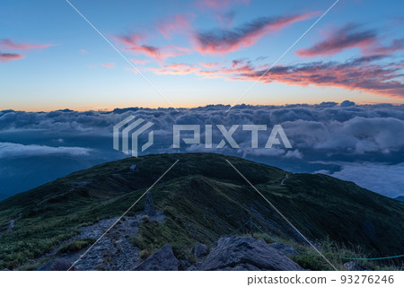 Happoone Sunrise and sea of clouds 93276246