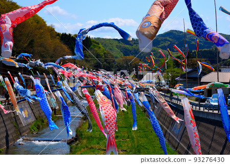 Hokuriku/Oku-Noto/Noto Peninsula/Oyagawa Carp Streamer Festival with 450 Spectacular Carp Streamers/Suzu City, Ishikawa Prefecture Hokuriku/Oku-Noto/Noto Peninsula/Oyagawa Carp Streamer Festival with 450 Spectacular Carp Streamers/Suzu City, Ishikawa Prefecture 93276430