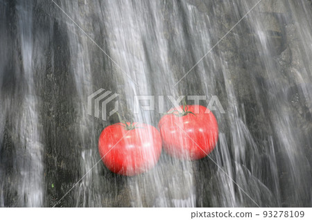 waterfall water and tomato 93278109
