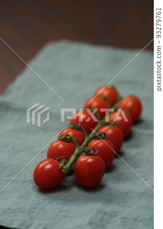 bracnh of fresh cherry tomatoes of wood table bracnh of fresh cherry tomatoes of wood table 93279761