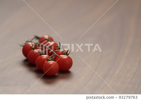 bracnh of fresh cherry tomatoes of wood table bracnh of fresh cherry tomatoes of wood table 93279763