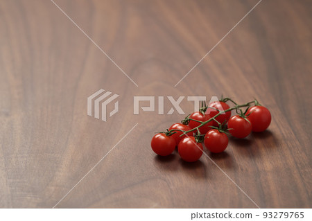 bracnh of fresh cherry tomatoes of wood table bracnh of fresh cherry tomatoes of wood table 93279765