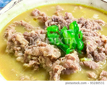 中國四川菜，酸辣湯（辣牛肉煮） 93280531