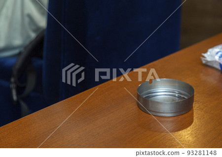 ashtray without ash 93281148