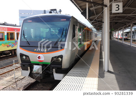 Resort Asunaro (Sanriku Train Miyako) stopped at Miyako Station Resort Asunaro (Sanriku Train Miyako) stopped at Miyako Station 93281339